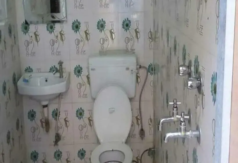 Superior Neljän Hengen Huone, Grg Kunj Residency Mathura Near Railway Juction 950m