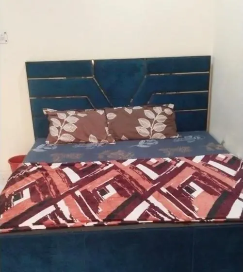 Deluxe Kolmen Hengen Huone, Grg Kunj Residency Mathura Near Railway Juction 950m