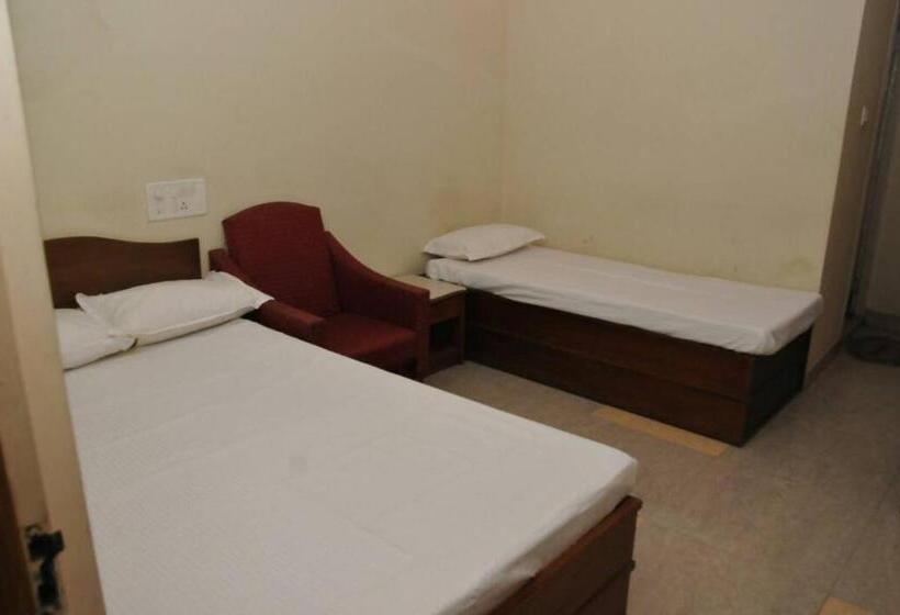 基本三人间, Mysore Mahalakshmis