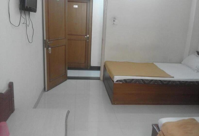 基本三人间, Mysore Mahalakshmis