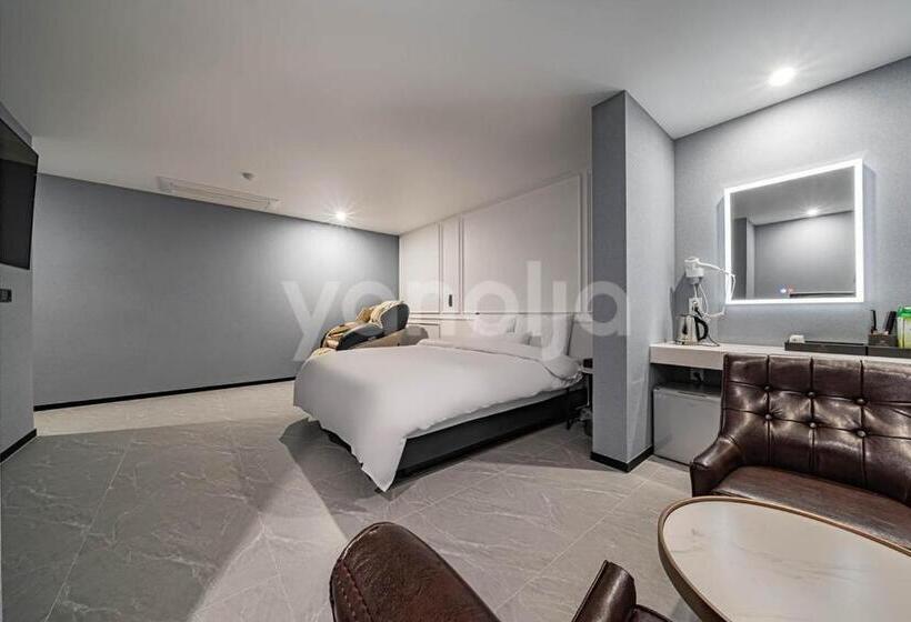 Стандартный Номер Кровать Кинг, Mari