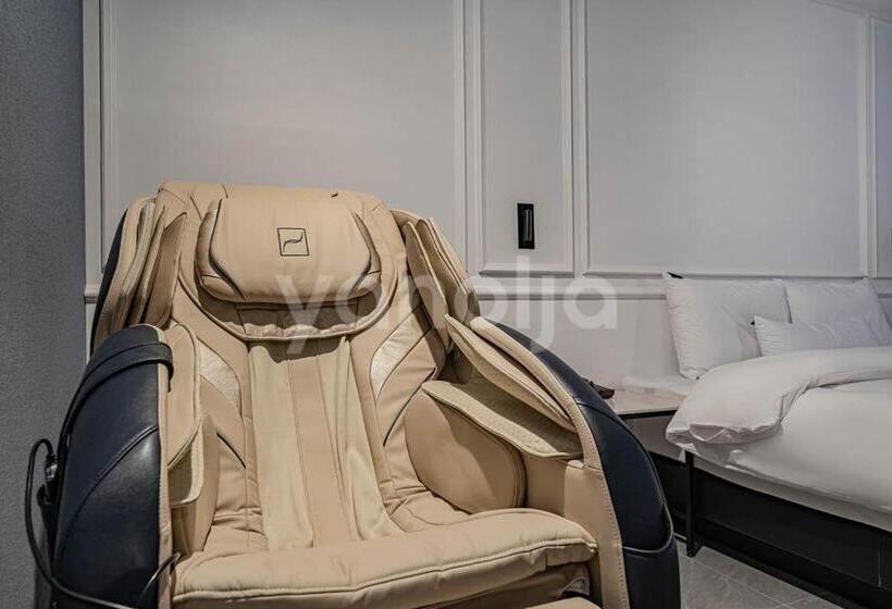 Стандартный Номер Кровать Кинг, Mari