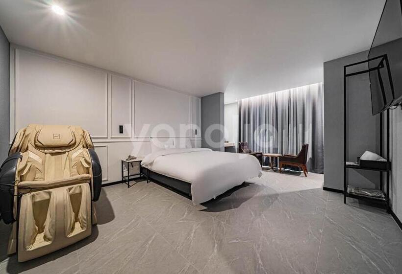 Стандартный Номер Кровать Кинг, Mari