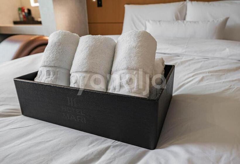 Номер Deluxe, Mari