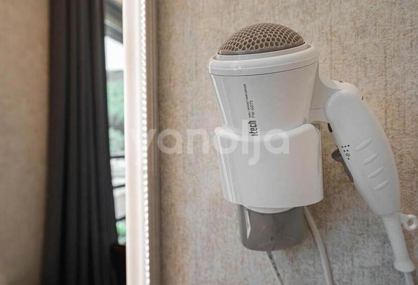 Номер Deluxe, Mari