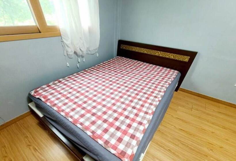 スタンダードルーム, Gapyeong Chorok Jeongwon Gyegok Dokchae Pension