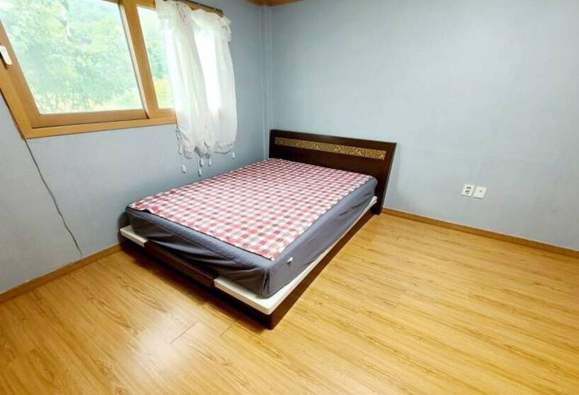 Habitació Estàndard, Gapyeong Chorok Jeongwon Gyegok Dokchae Pension
