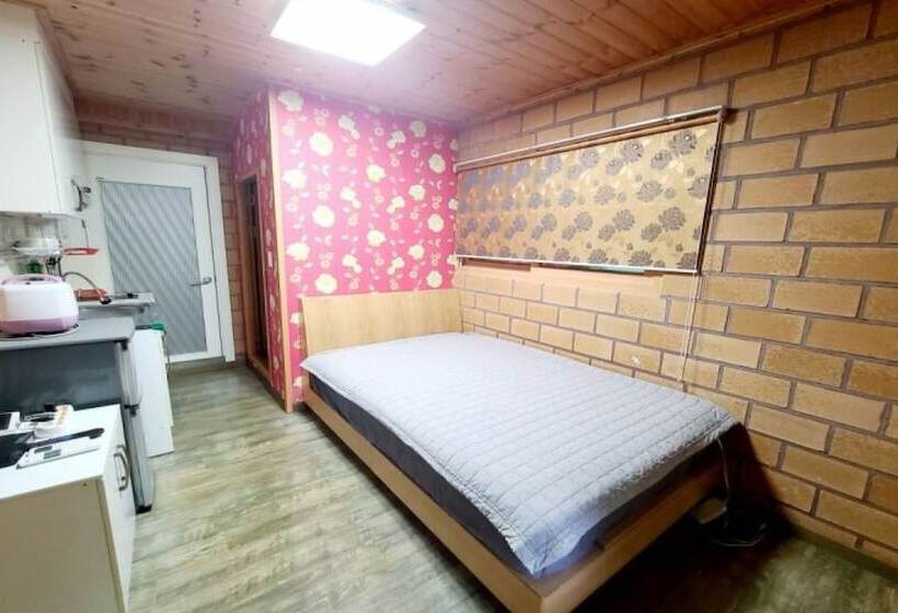 Номер Стандарт, Gapyeong Chorok Jeongwon Gyegok Dokchae Pension
