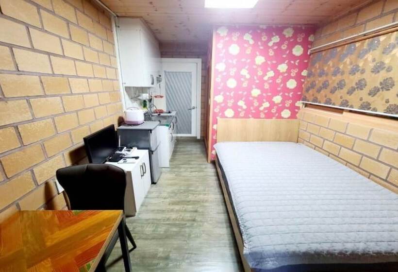 Номер Стандарт, Gapyeong Chorok Jeongwon Gyegok Dokchae Pension
