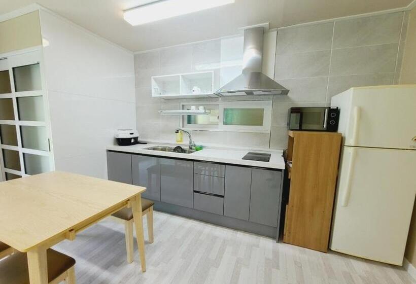 Habitació Quàdruple Estàndard, Gapyeong Chorok Jeongwon Gyegok Dokchae Pension