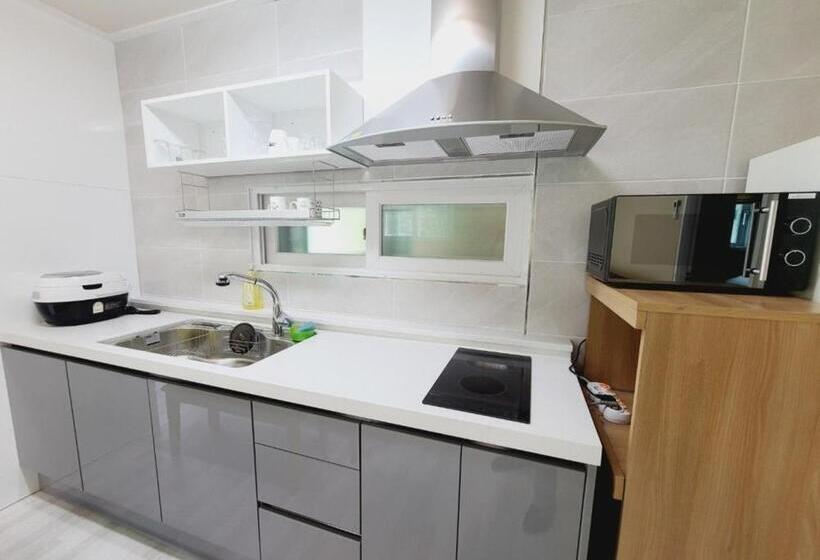 Habitació Quàdruple Estàndard, Gapyeong Chorok Jeongwon Gyegok Dokchae Pension