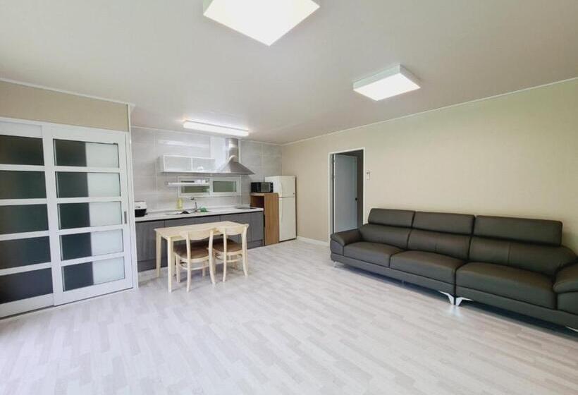 Habitació Quàdruple Estàndard, Gapyeong Chorok Jeongwon Gyegok Dokchae Pension