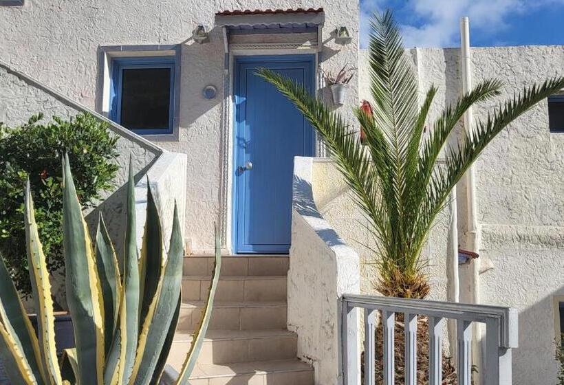 Standard Room, One Private Studio Full View