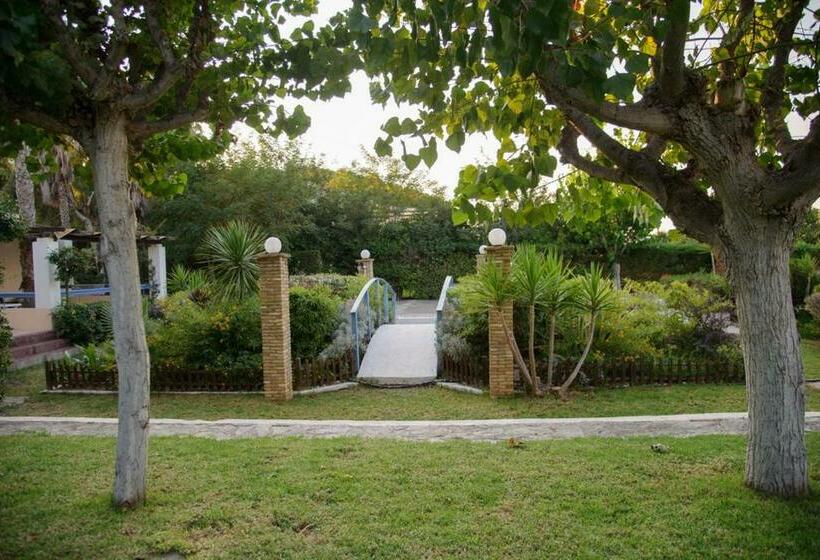 آپارتمان 1 خوابه با چشم‌انداز باغ, Aithrio