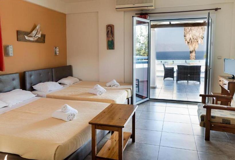 اتاق استاندارد چهار تخته با چشم‌انداز دریا, Aithrio