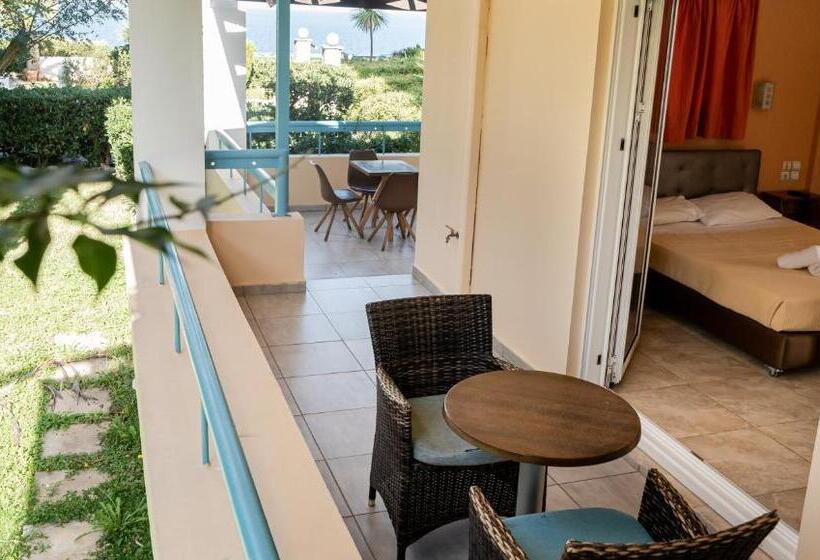 اتاق استاندارد چهار تخته با چشم‌انداز دریا, Aithrio