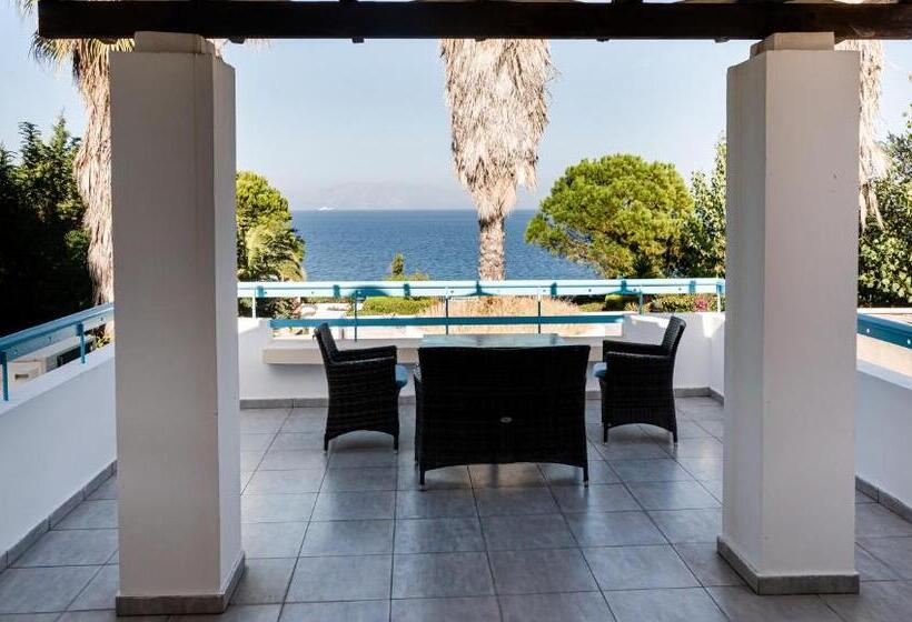 اتاق استاندارد چهار تخته با چشم‌انداز دریا, Aithrio