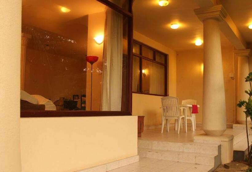 デラックスルーム, Janishi Residencies