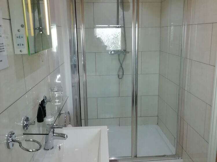 싱글 기본룸, Queen Phillippa