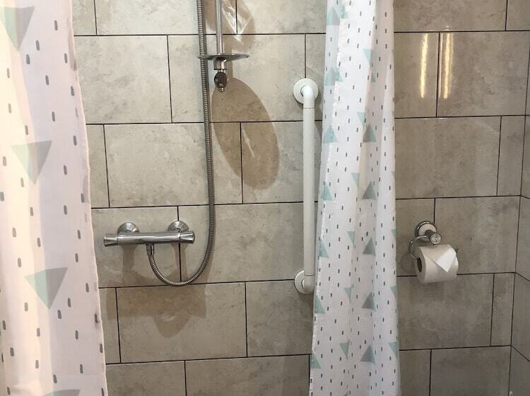 디럭스 룸, Queen Phillippa