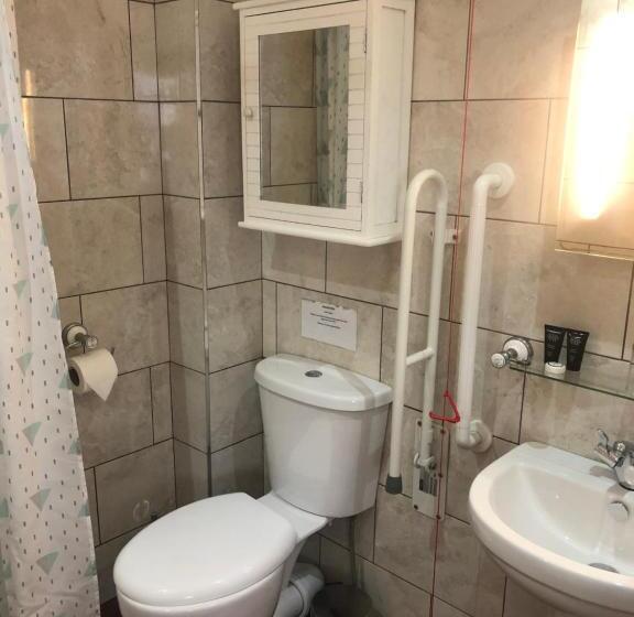 장애인을 위한 스탠다드 룸, Queen Phillippa