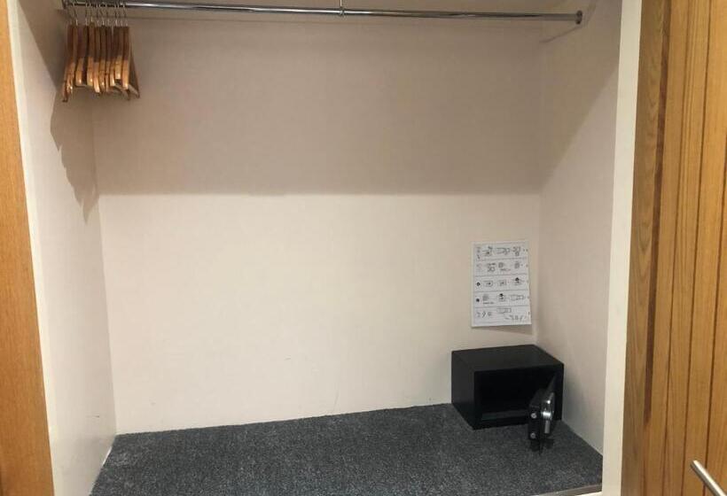 디럭스 패밀리 룸, Queen Phillippa