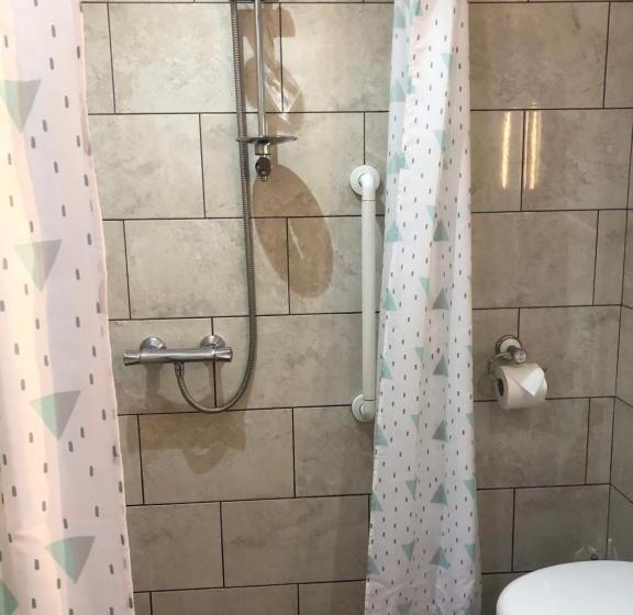 디럭스 룸, Queen Phillippa