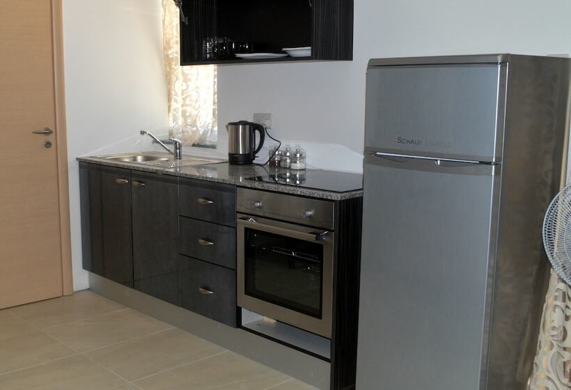 آپارتمان 1 خوابه با تراس, Estrella Lodging