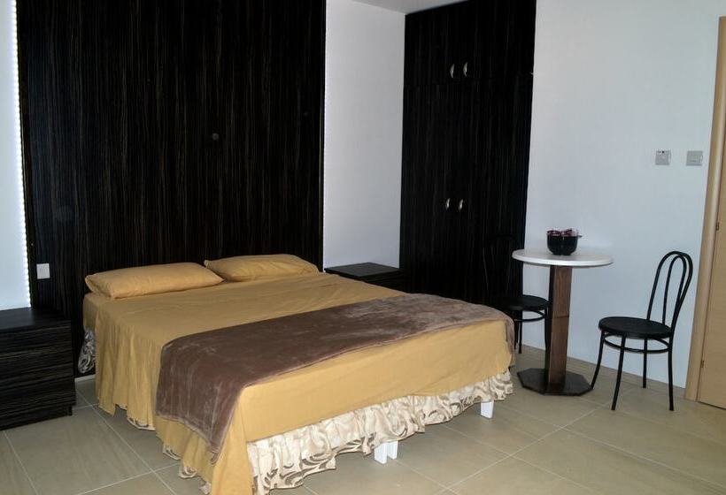 آپارتمان 1 خوابه با تراس, Estrella Lodging