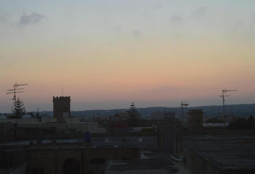 آپارتمان 1 خوابه با تراس, Estrella Lodging