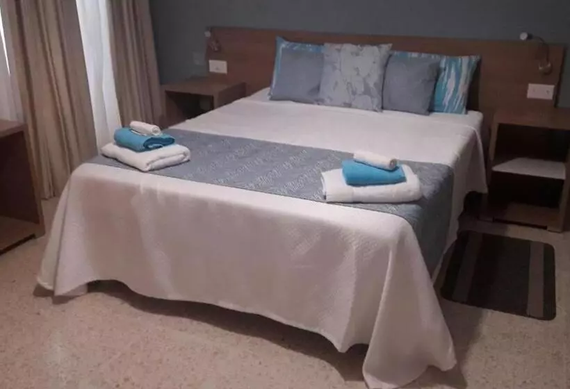 اتاق استاندارد سه تخته با بالکن, Estrella Lodging