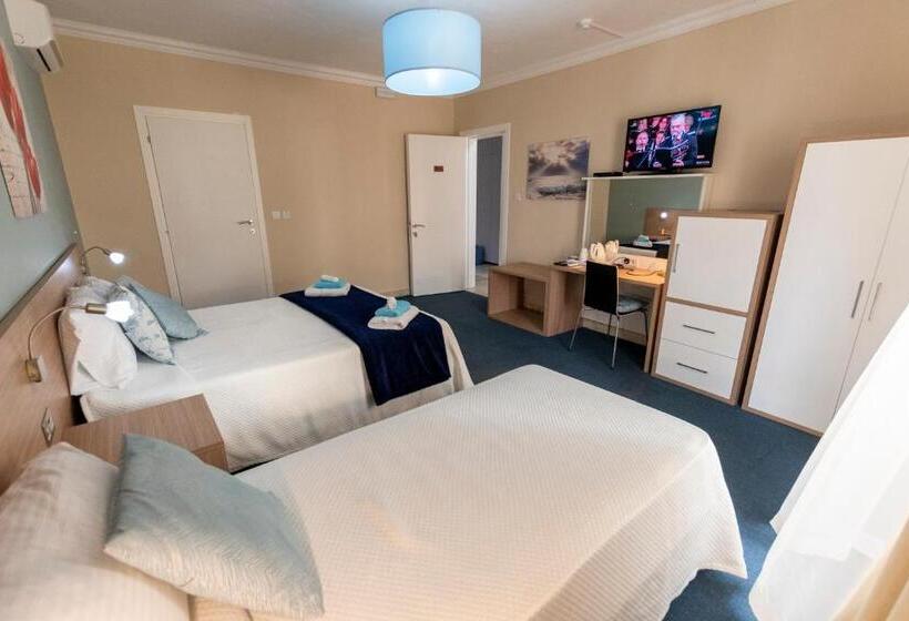 اتاق استاندارد سه تخته با بالکن, Estrella Lodging