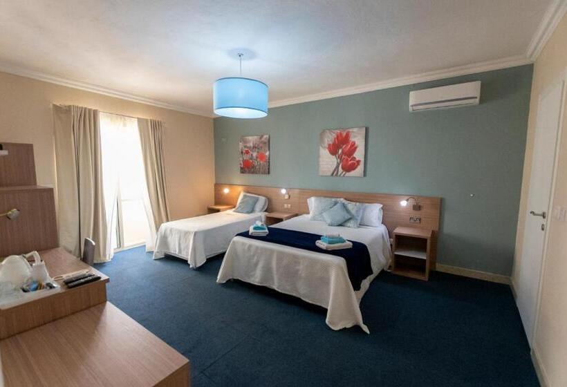 اتاق استاندارد سه تخته با بالکن, Estrella Lodging
