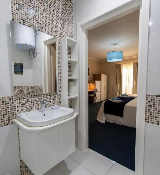 اتاق استاندارد سه تخته با بالکن, Estrella Lodging