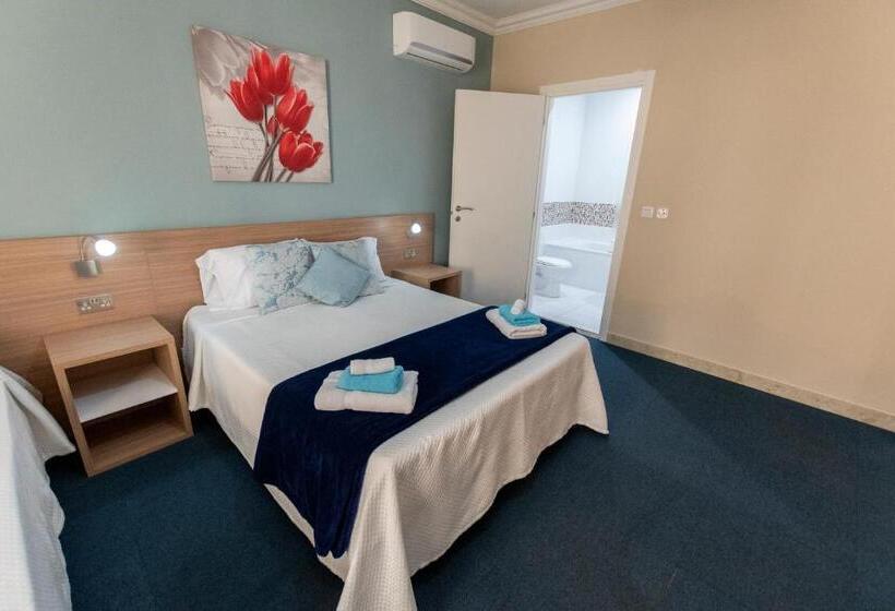 اتاق استاندارد سه تخته با بالکن, Estrella Lodging