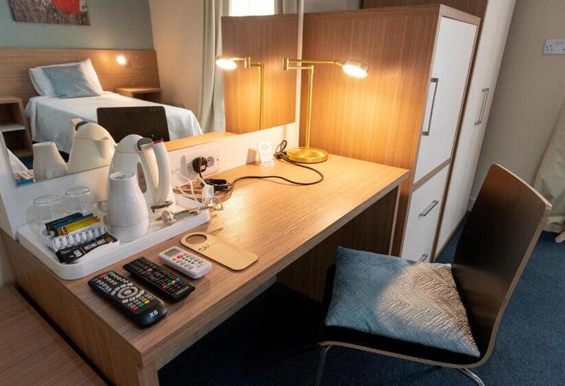 اتاق استاندارد سه نفره, Estrella Lodging