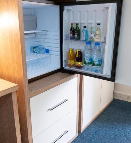 اتاق استاندارد سه نفره, Estrella Lodging