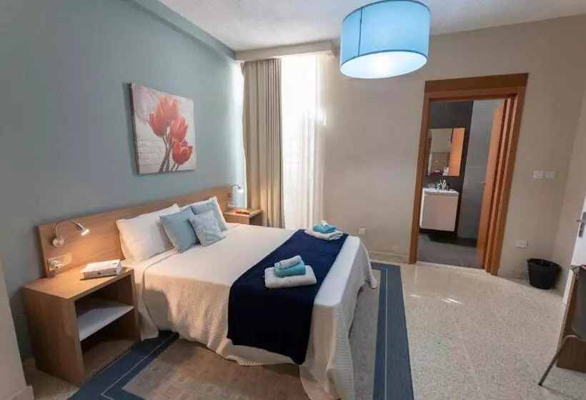اتاق استاندارد سه نفره, Estrella Lodging