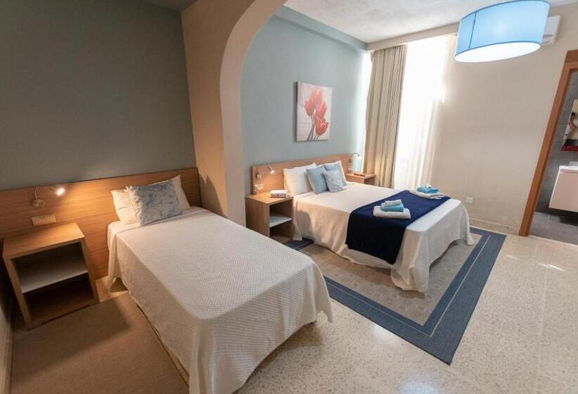 اتاق استاندارد سه نفره, Estrella Lodging