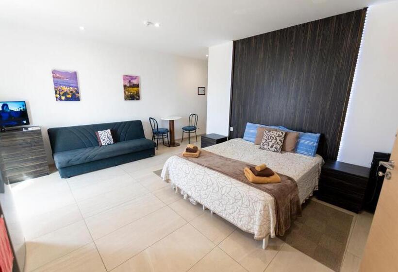 آپارتمان 1 خوابه با تراس, Estrella Lodging