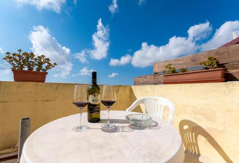 آپارتمان 1 خوابه با تراس, Estrella Lodging