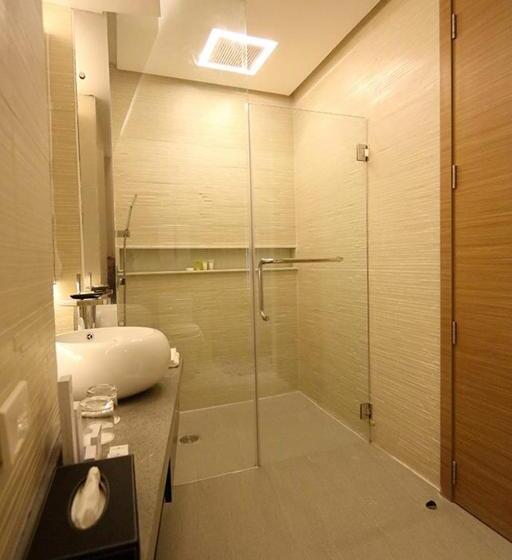 اتاق لوکس با تخت بزرگ, Greenleaf Hotel Gensan