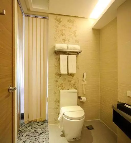اتاق لوکس با تخت بزرگ, Greenleaf Hotel Gensan