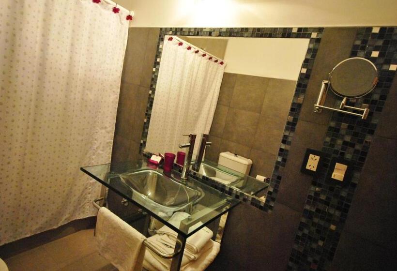 اتاق استاندارد سه نفره, Antiguo Camino