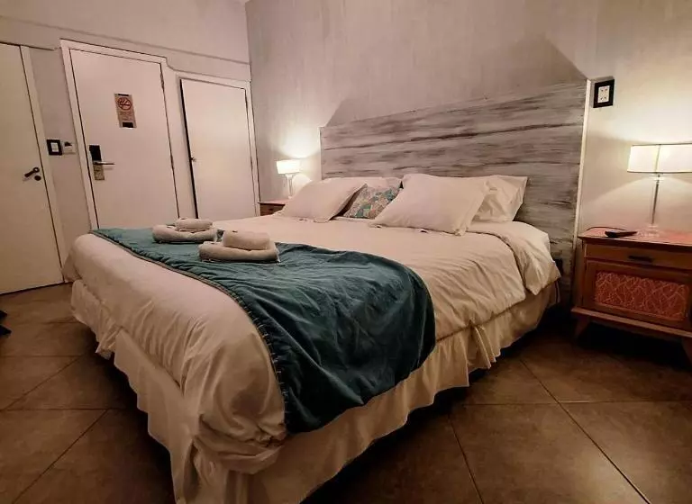 スーペリアの４人部屋, Antiguo Camino