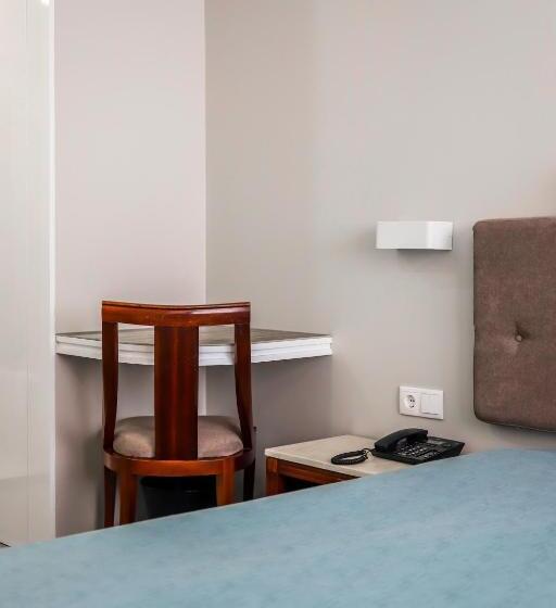 غرفة قياسية فردية, Avenida