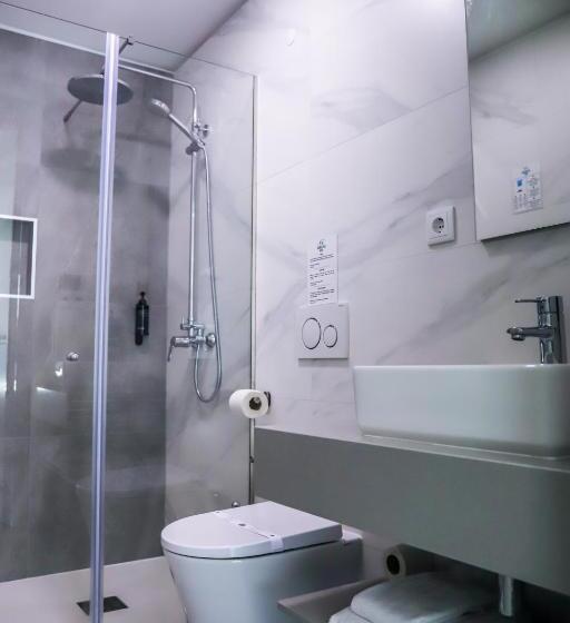 غرفة قياسية ثلاثية, Avenida