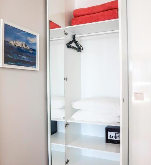 غرفة قياسية ثلاثية, Avenida