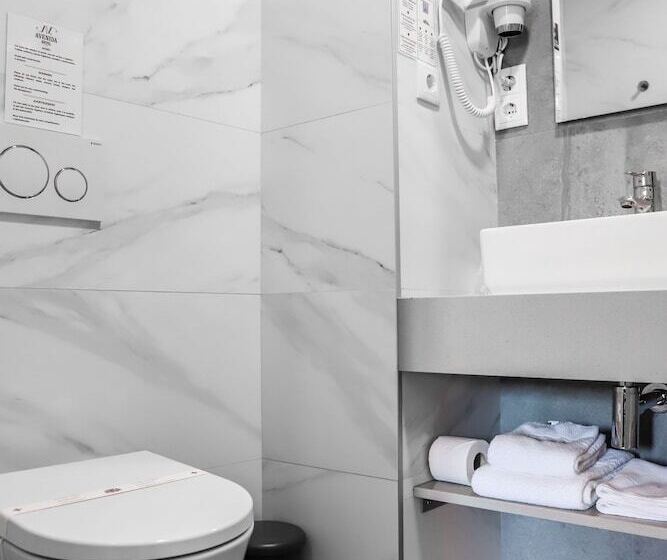 غرفة قياسية فردية, Avenida