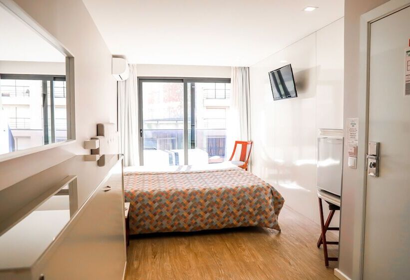 غرفة قياسية فردية, Avenida